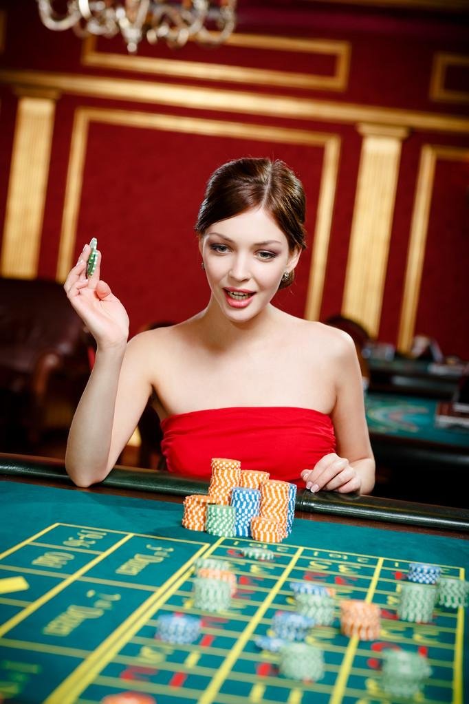Antarmuka permainan live dealer platform hugo togel menampilkan meja permainan, tombol taruhan, dan feed video dealer